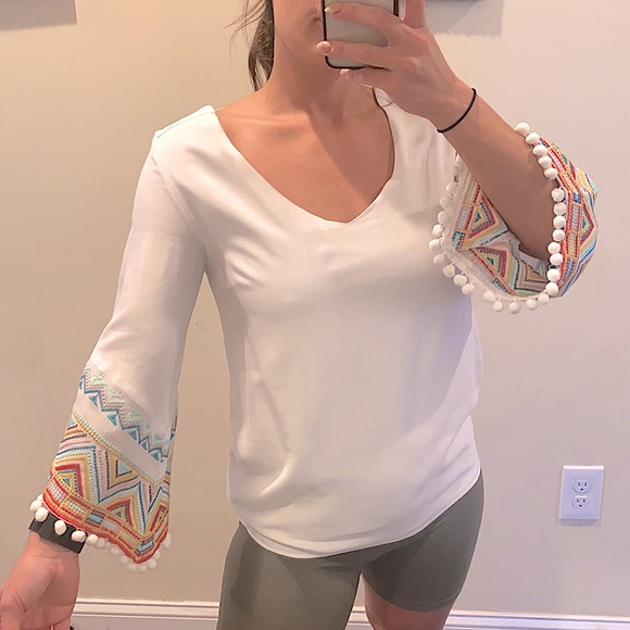 DREW V-Neck Embroidered Bell Sleeve Top NWOT Small - Picture 6 of 12